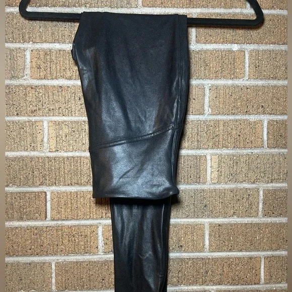 Spanx Faux Leather Leggings Size Large - Picture 2 of 5